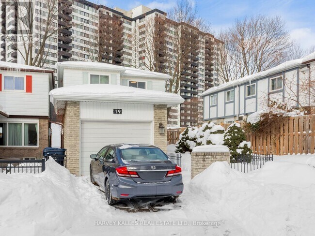 19 Coach Liteway in Toronto, ON - Building Photo - Building Photo