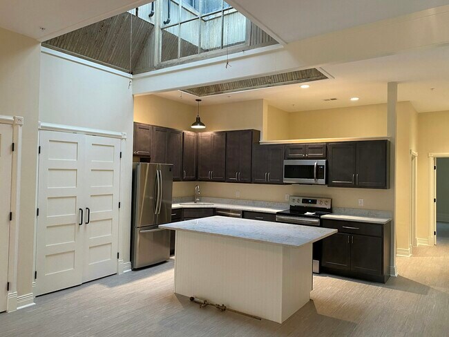 408 S Superior St in Albion, MI - Building Photo - Building Photo