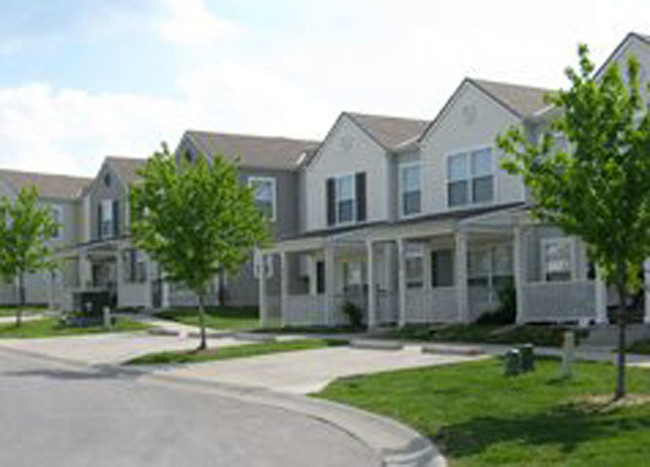 Paige Pointe Townhomes in Kansas City, MO - Building Photo - Building Photo