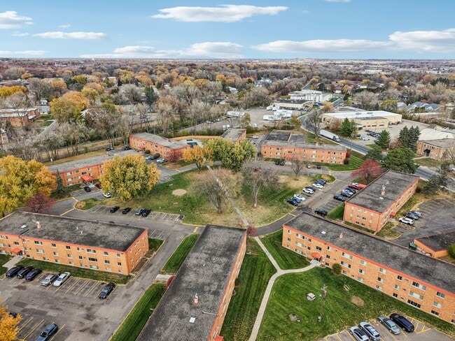 Diamond Eight Terrace in St. Anthony, MN - Foto de edificio - Building Photo