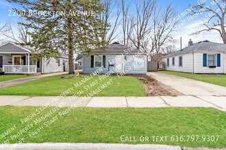 2200 Brockton Ave in Royal Oak, MI - Building Photo - Building Photo