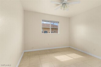 3205 NW 4th Ave in Cape Coral, FL - Foto de edificio - Building Photo