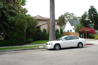 339 N Cedar St in Glendale, CA - Building Photo - Building Photo