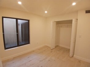 1070 SW 135th Pl in Miami, FL - Building Photo - Building Photo