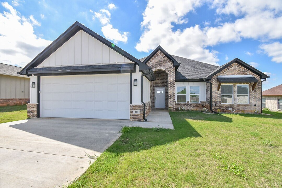 210 Nolan Farms Blvd in Winona, TX - Building Photo