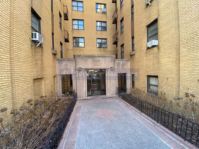 567 Fort Washington Ave in New York, NY - Building Photo - Building Photo