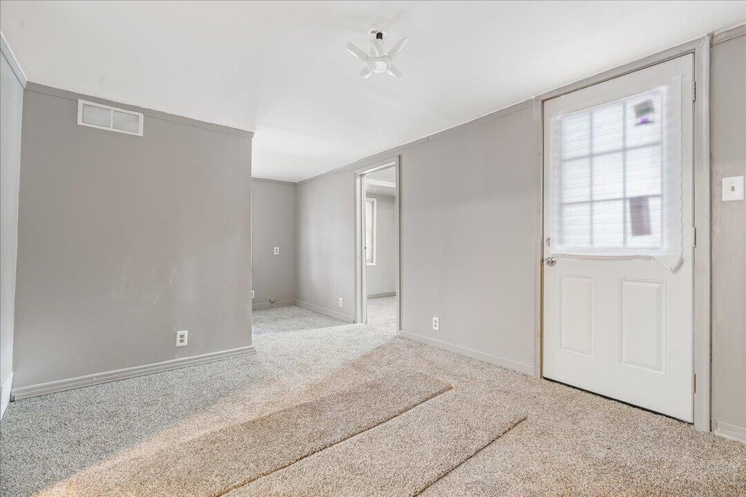 2609 Maplewood Ave in Lansing, MI - Building Photo