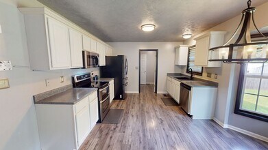 5515 Rising Ridge Dr in Hope Mills, NC - Building Photo - Building Photo