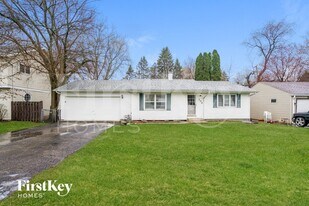 104 E Oak St in Lake In The Hills, IL - Building Photo