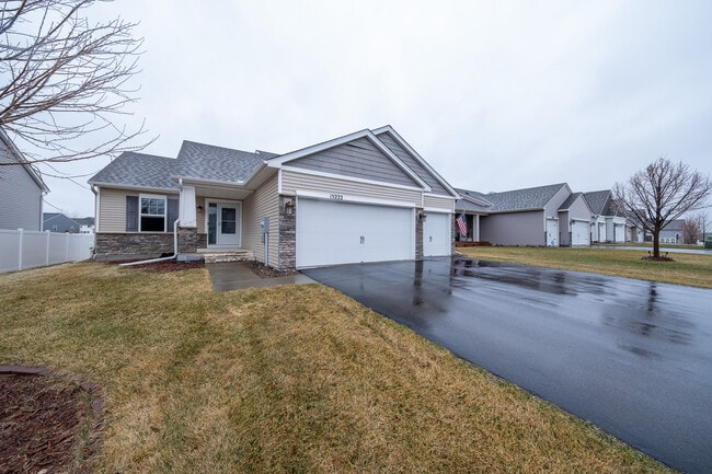 15222 Emory Ave in Apple Valley, MN - Building Photo - Building Photo