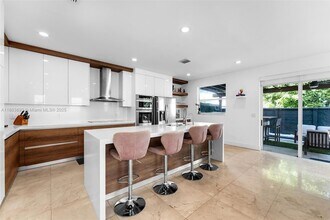 11229 NW 44th Terrace in Doral, FL - Building Photo - Building Photo