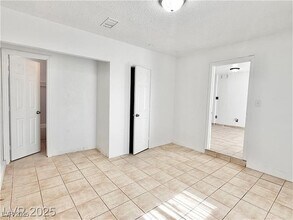 3209 El Morro Ave in Las Vegas, NV - Foto de edificio - Building Photo