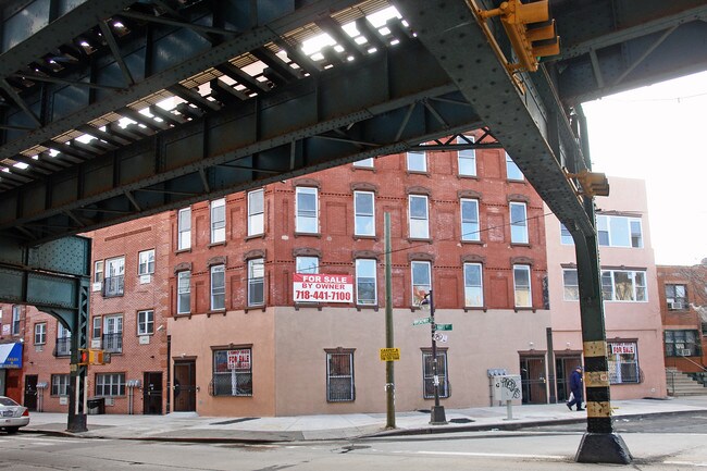 1050 Broadway in Brooklyn, NY - Foto de edificio - Building Photo