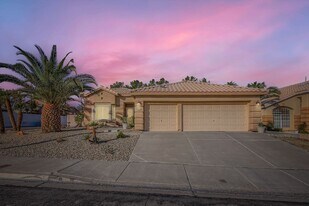 8985 McLeod Dr in Henderson, NV - Building Photo