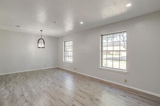 1225 Crestwood Dr in Cleburne, TX - Building Photo - Building Photo