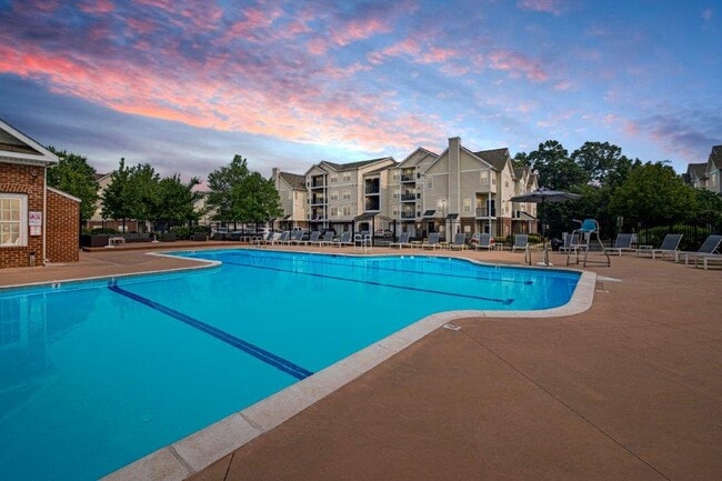 Dulles Greene in Herndon, VA - Foto de edificio - Building Photo
