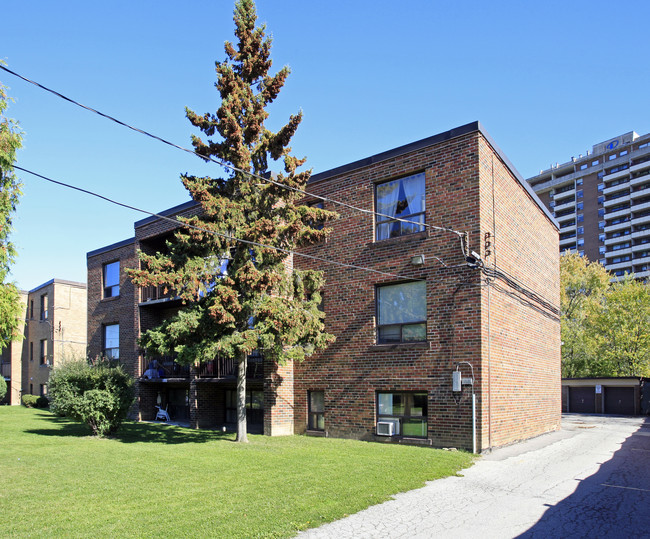 50 Neptune Dr in Toronto, ON - Building Photo - Building Photo