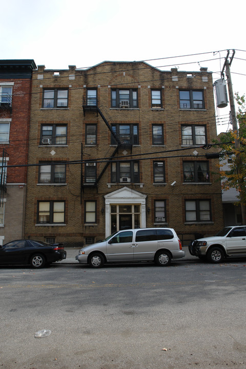 502 Van Cortlandt Pk Ave in Yonkers, NY - Foto de edificio