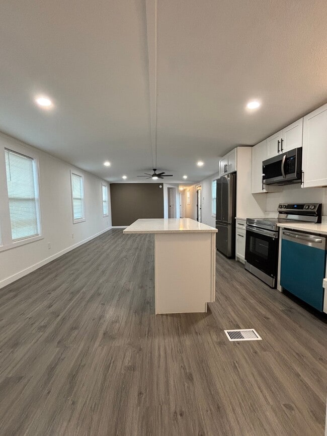 19856 Old Hwy 105 E in Cleveland, TX - Building Photo - Building Photo