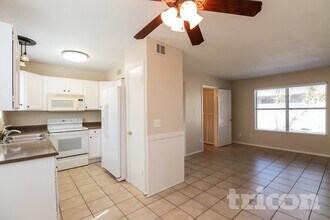 1406 E Kerry Ln in Phoenix, AZ - Building Photo - Building Photo