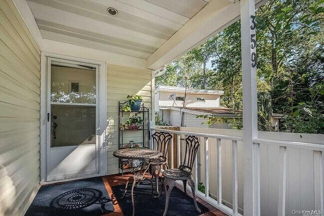 359 Erlanger Blvd in North Babylon, NY - Building Photo - Building Photo