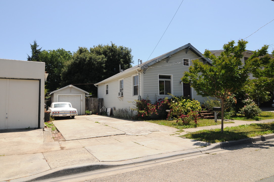 420 Haven St in Martinez, CA - Building Photo