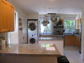 36 Crescent St in Weston, MA - Building Photo - Building Photo