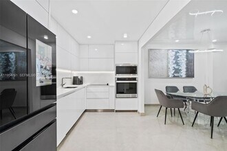 19390 Collins Ave, Unit 209 in Sunny Isles Beach, FL - Foto de edificio - Building Photo