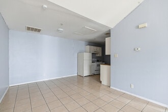 7625 Windsor Oaks in San Antonio, TX - Building Photo - Building Photo