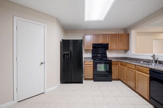 240 Myrtle St in Kyle, TX - Building Photo - Building Photo