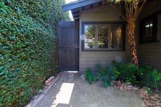 5316 La Cresta Ct in Los Angeles, CA - Building Photo - Building Photo