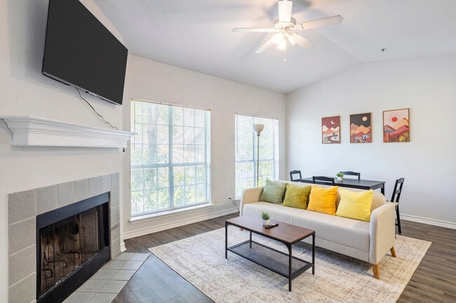 property at 1005 W 23rd St