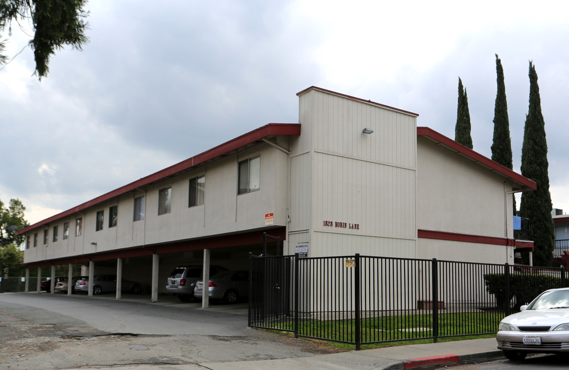 Robin Lane Apartments in Concord, CA - Building Photo