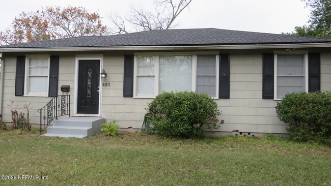 property at 4811 Sefa Cir N