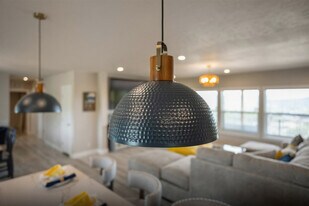 421 Bluegrass Way in Garden City, UT - Building Photo