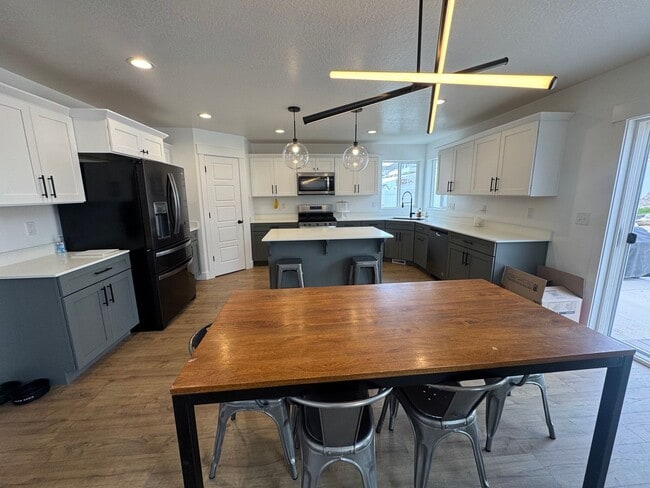 1738 W Woodland Rd in Saratoga Springs, UT - Building Photo - Building Photo