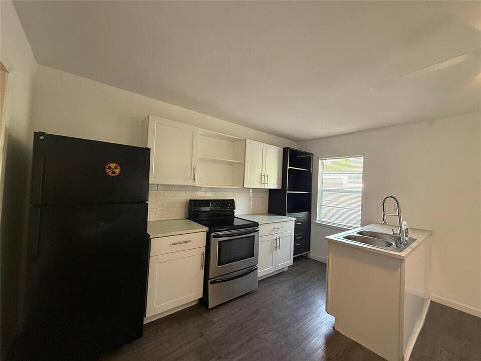 5901 Nancy Dr in Austin, TX - Building Photo