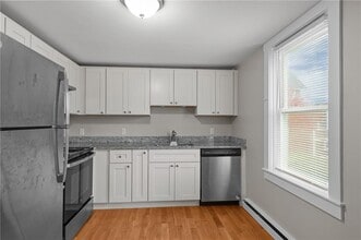 54 Hillside Ave in Tiverton, RI - Building Photo - Building Photo