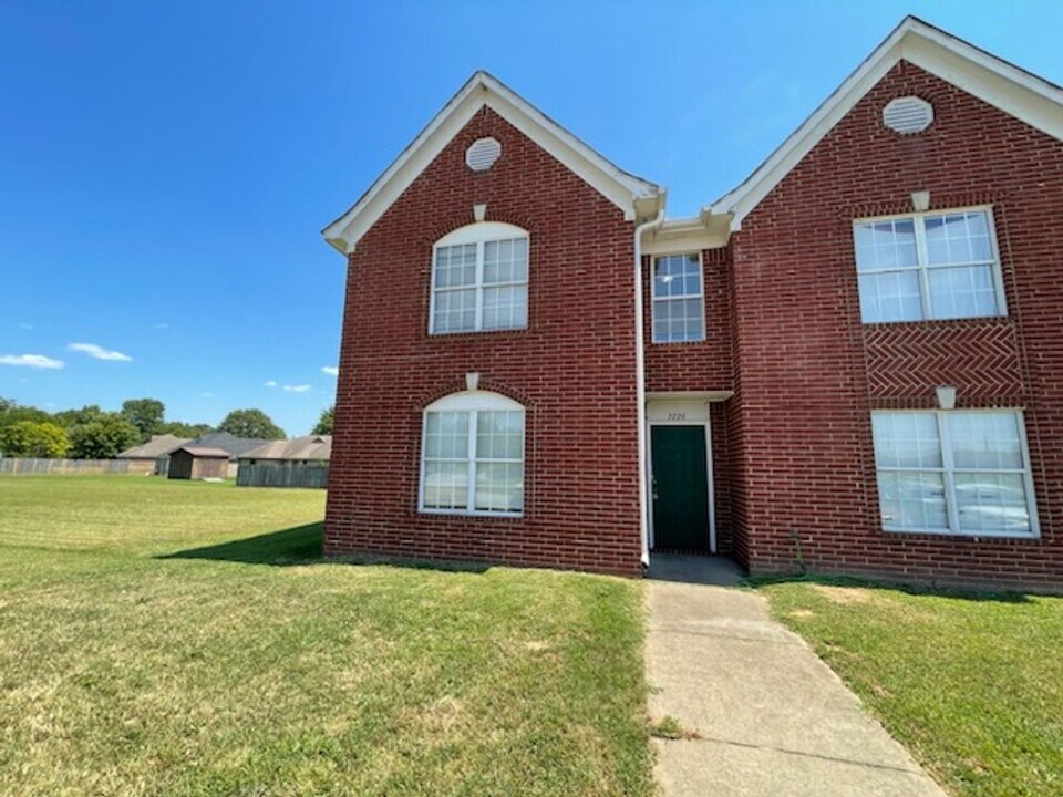 7226 Santa Fe Loop in Horn Lake, MS - Building Photo