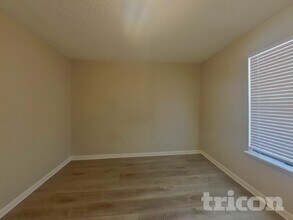 2068 Manucy Ct in Middleburg, FL - Building Photo - Building Photo