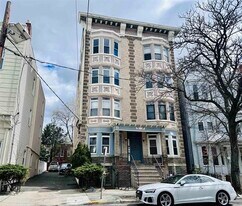 310 Palisade Ave in Jersey City, NJ - Building Photo
