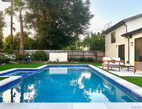 4801 Abbeyville Ave in Los Angeles, CA - Foto de edificio - Building Photo