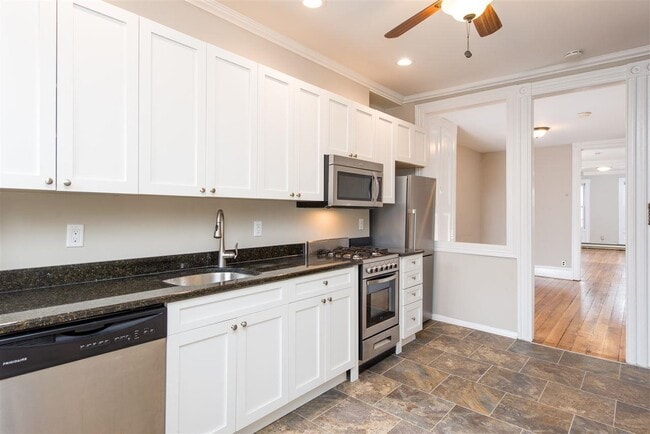 351 7th St in Jersey City, NJ - Building Photo - Building Photo