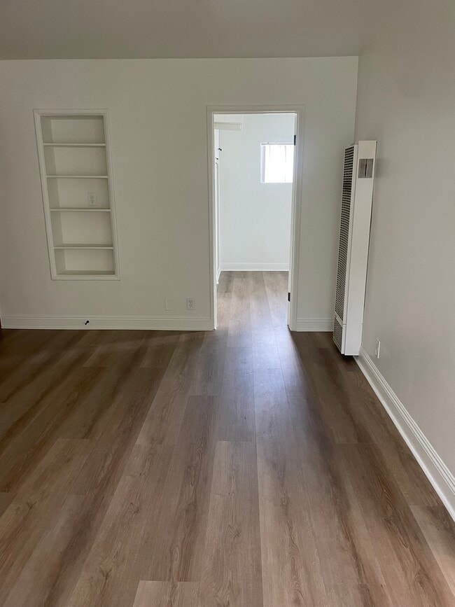 8974 Cadillac Ave in Los Angeles, CA - Foto de edificio - Building Photo