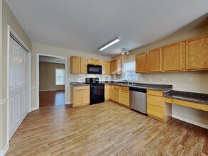 2645 Wynbrook Dr in Winston-Salem, NC - Building Photo - Building Photo