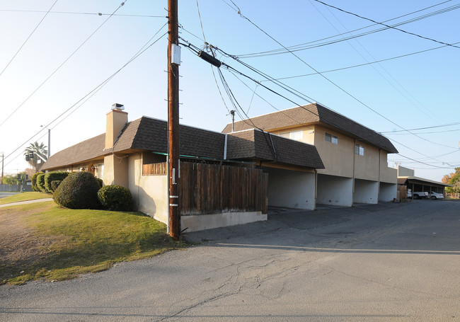 1500 Columbus St in Bakersfield, CA - Building Photo - Building Photo