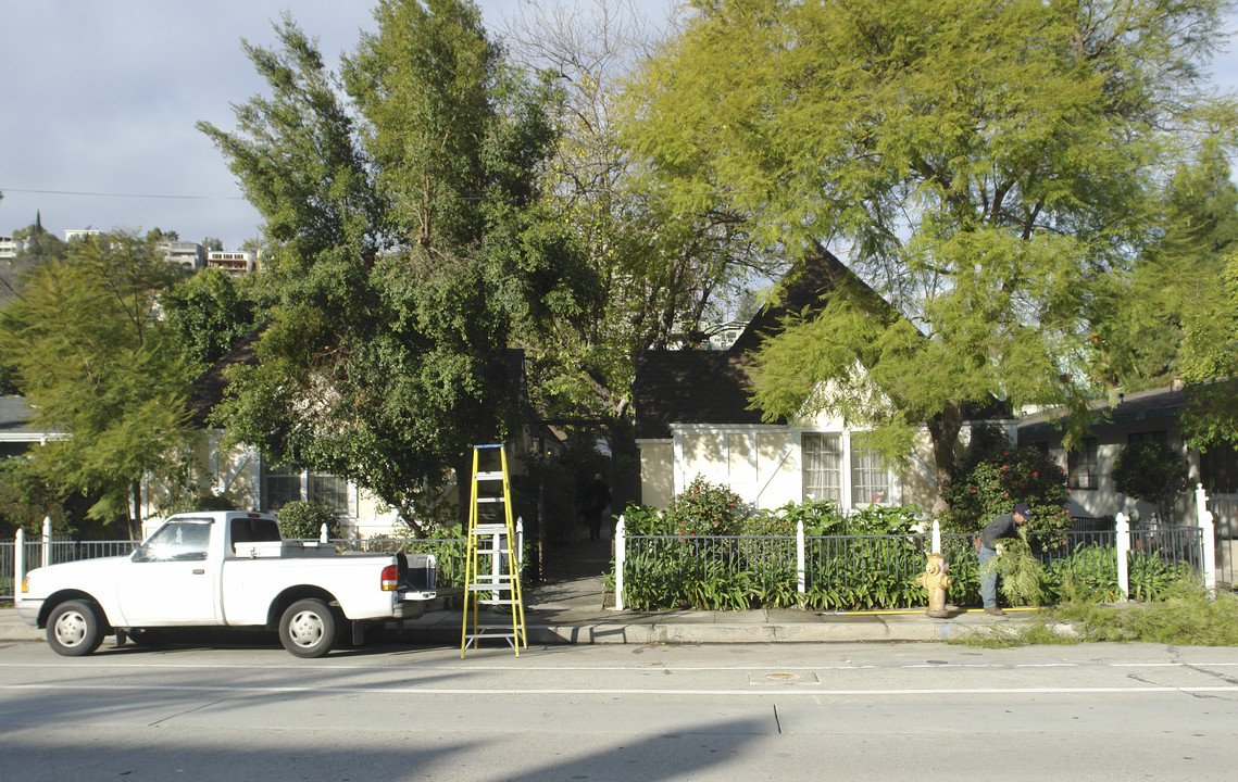 2507 Griffith Park Blvd in Los Angeles, CA - Building Photo