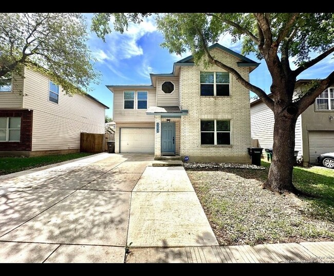 10142 Amber Flora Dr in San Antonio, TX - Building Photo - Building Photo
