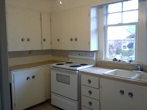 770 Cottage St NE in Salem, OR - Building Photo - Building Photo