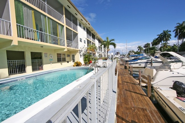 Marine Plaza Apartments in Miami, FL - Foto de edificio - Building Photo